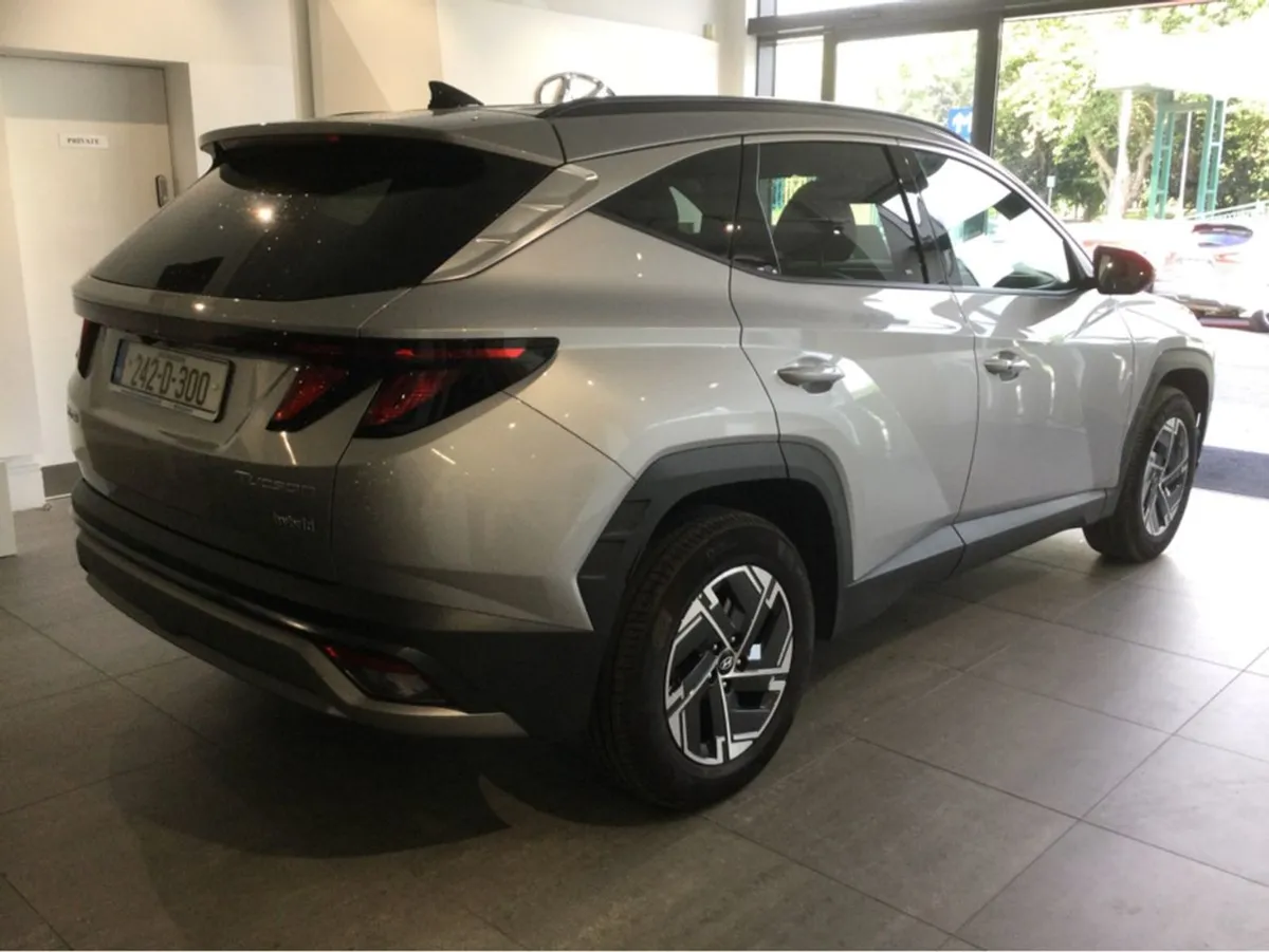 Hyundai Tucson Executive Hybrid Auto - Only 6 500 - Image 2