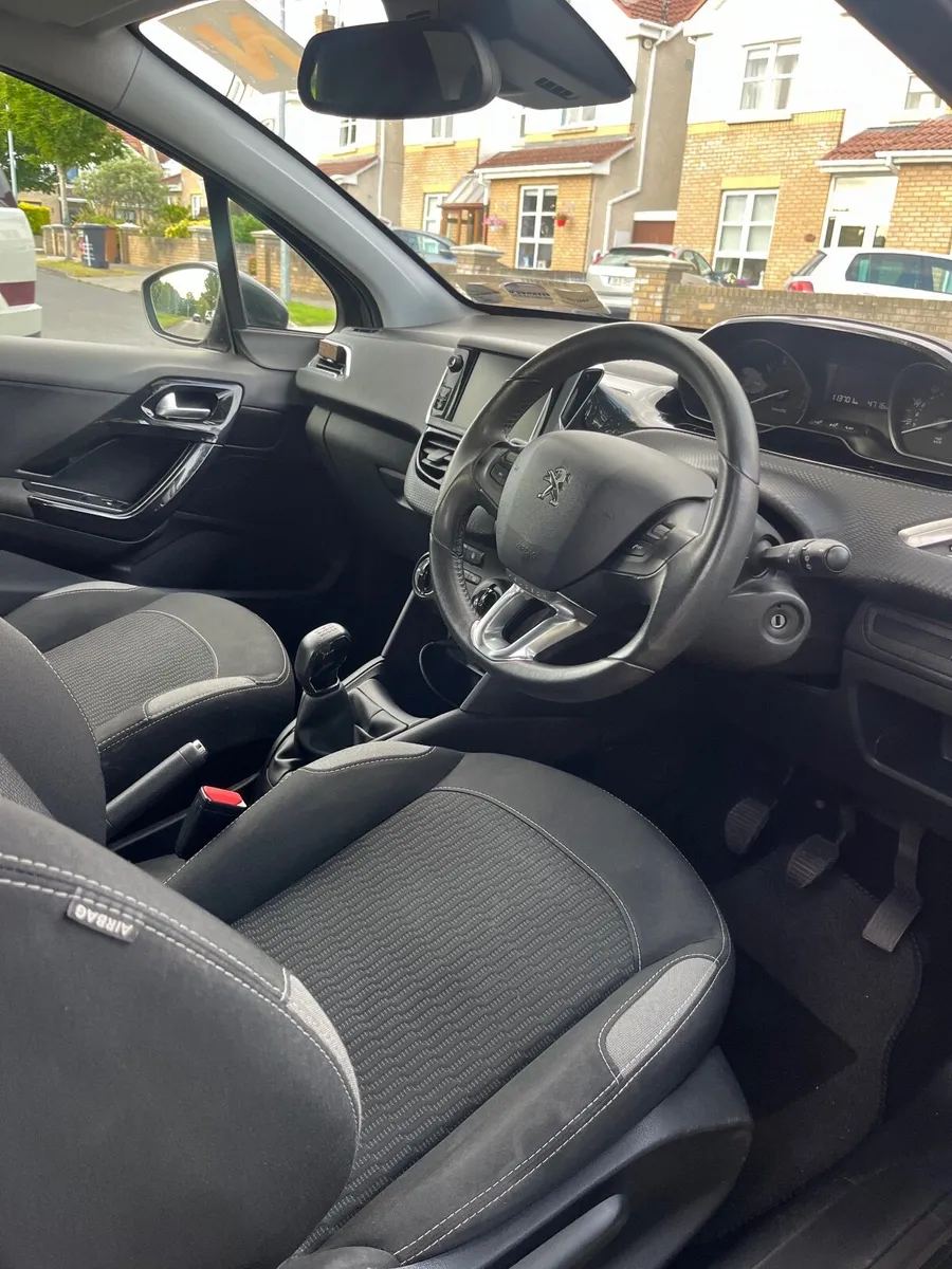 Peugeot 208 2015 - Image 4