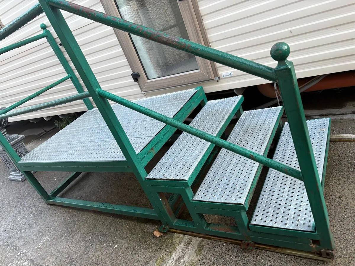 Mobile home solid steel step - Image 1