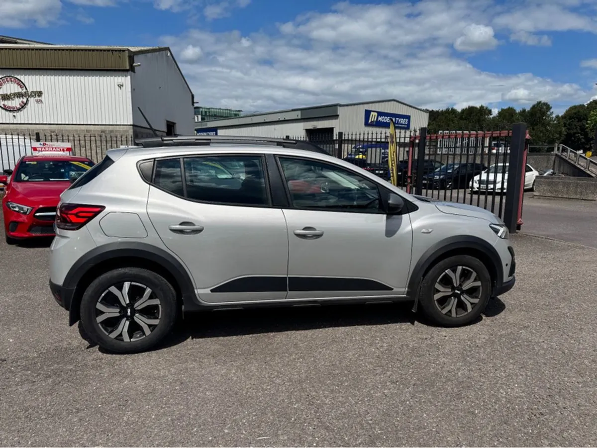 Dacia Sandero Stepway Journey TCE 90 NBI 5DR - Image 2