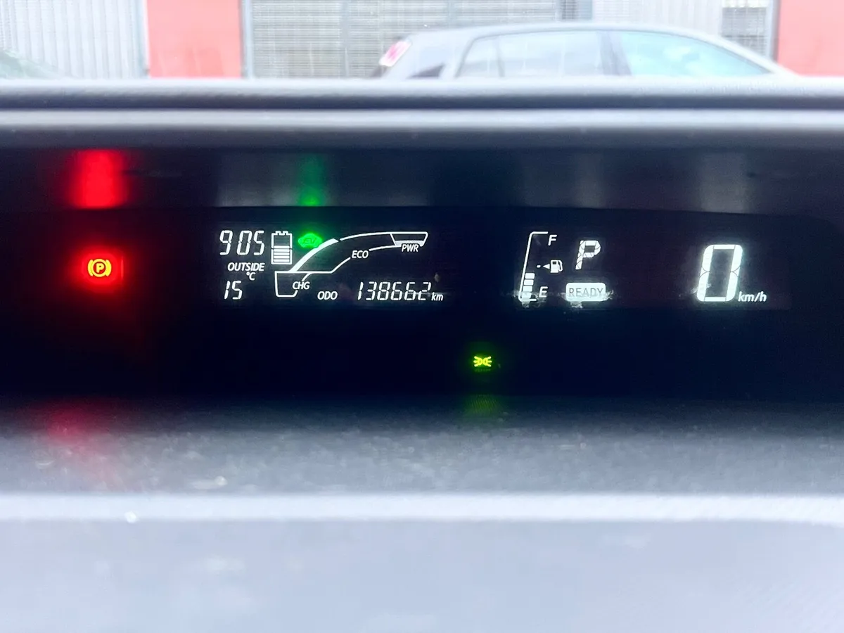 Toyota Aqua 2017 - Image 2