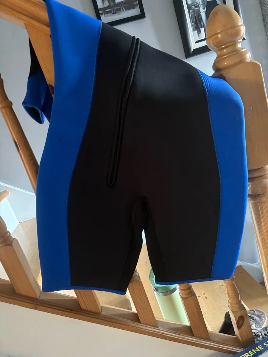 2 Women’s size L 5mm wet suits (new) - Image 4