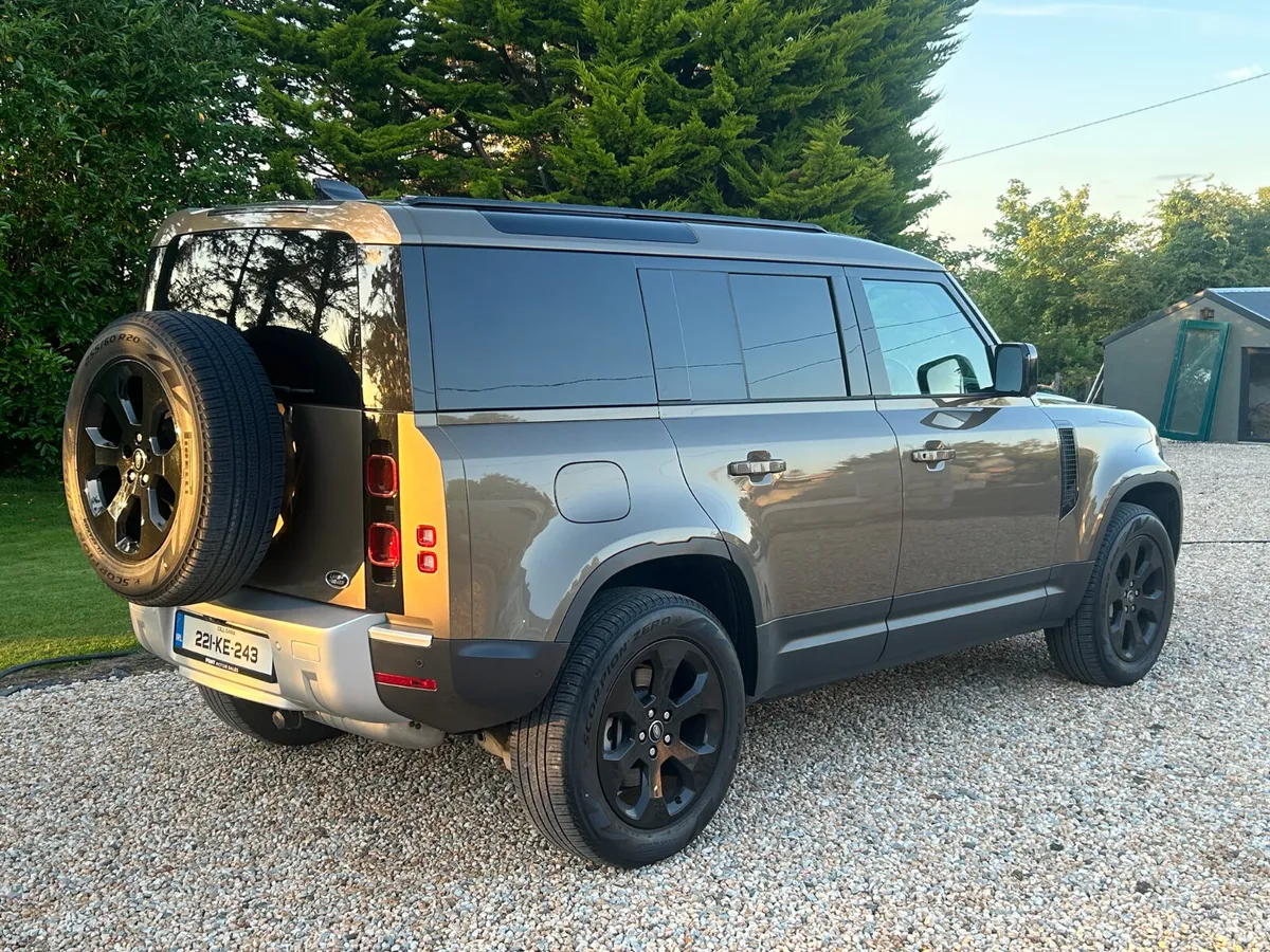 221 LANDROVER DEFENDER 110 3.0D - 3 SEATS - LOW KM - Image 3