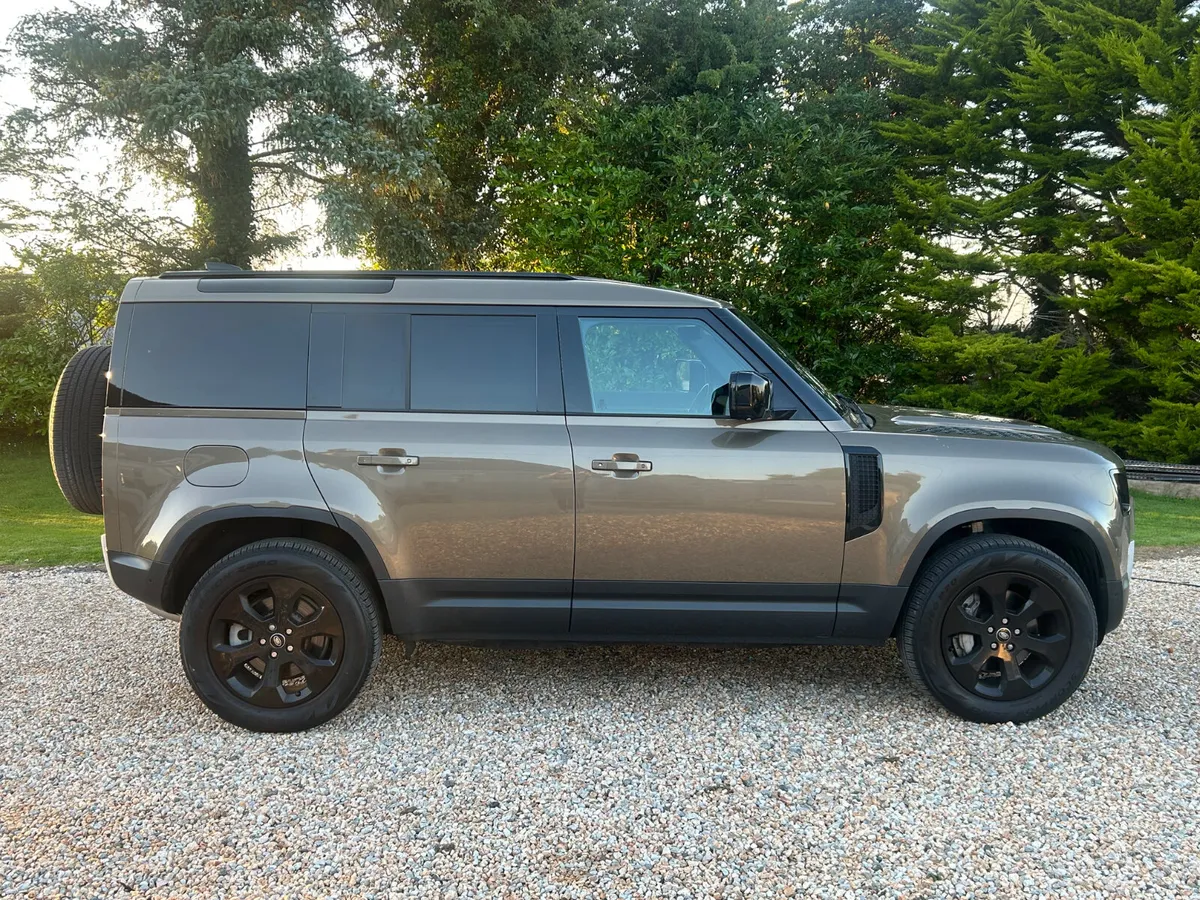 221 LANDROVER DEFENDER 110 3.0D - 3 SEATS - LOW KM - Image 4