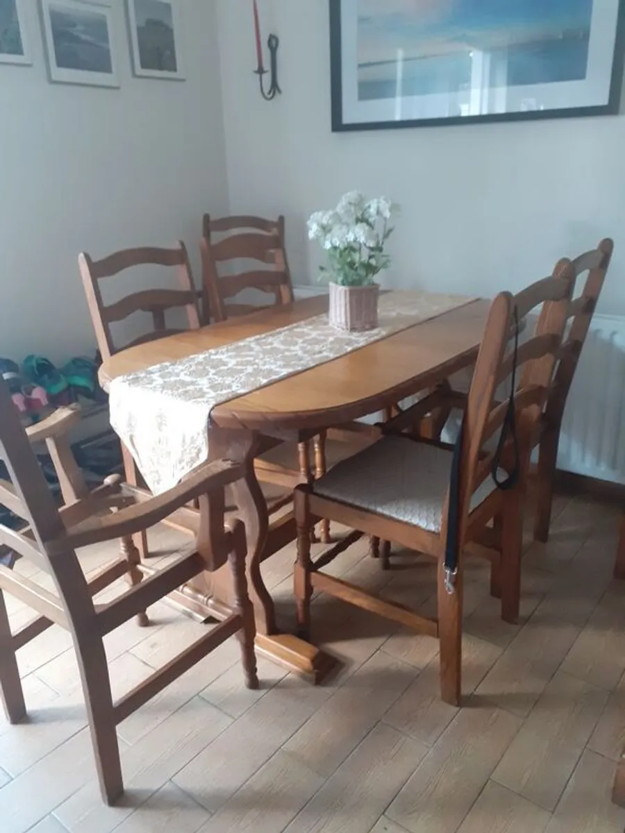 Beautiful Oak Dining Table 4 Chairs And 2 Carvers - Image 1