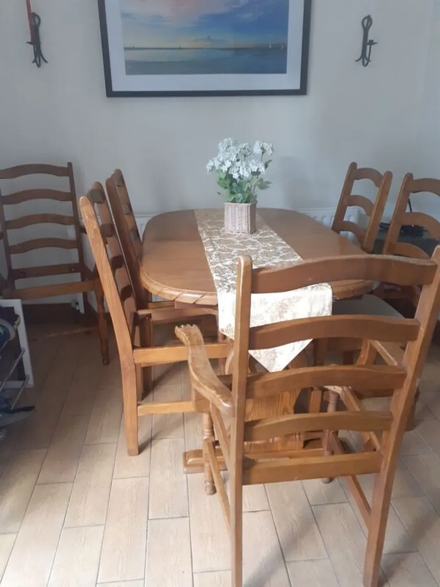 Beautiful Oak Dining Table 4 Chairs And 2 Carvers - Image 2