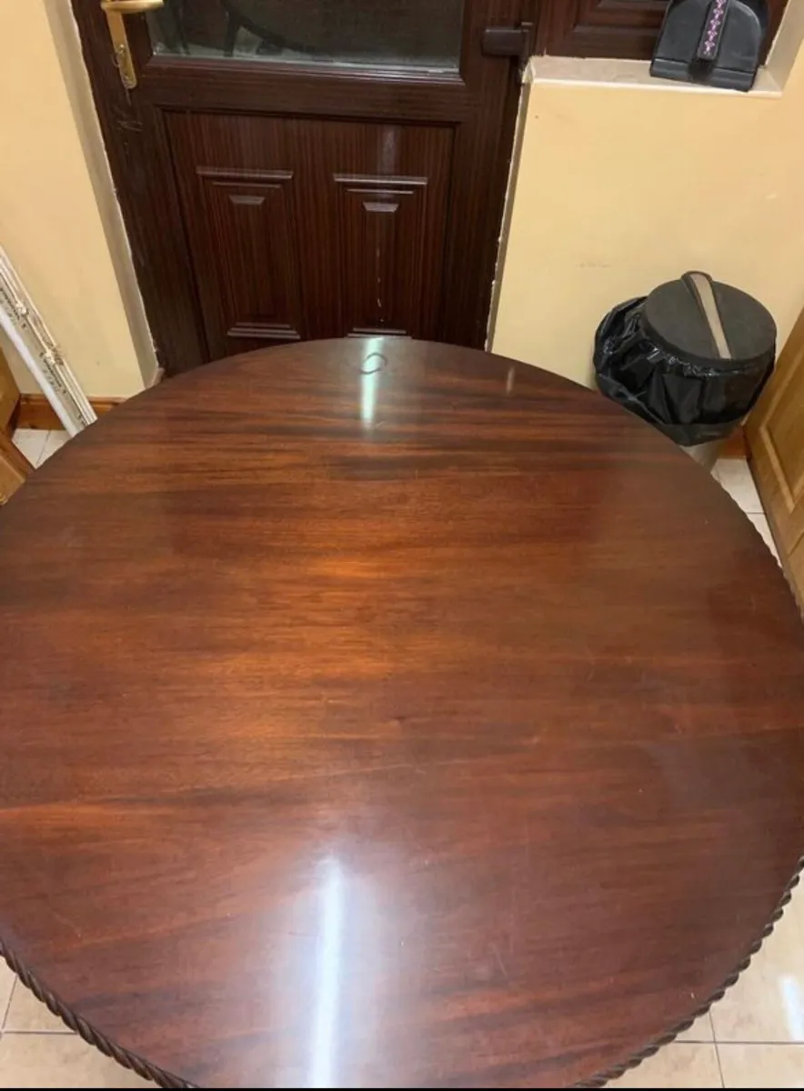 Round Dining table - Image 1