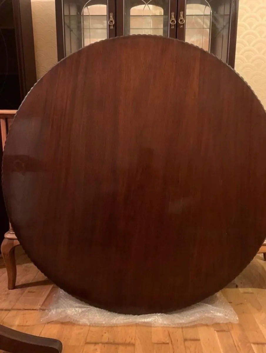 Round Dining table - Image 3