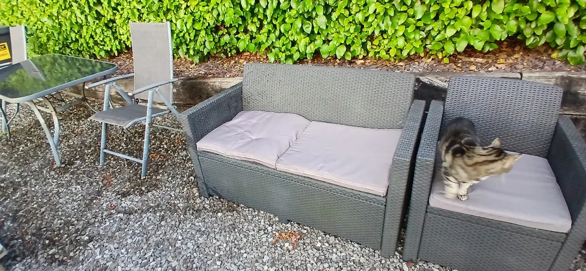 Garden furniture  Free - Image 1