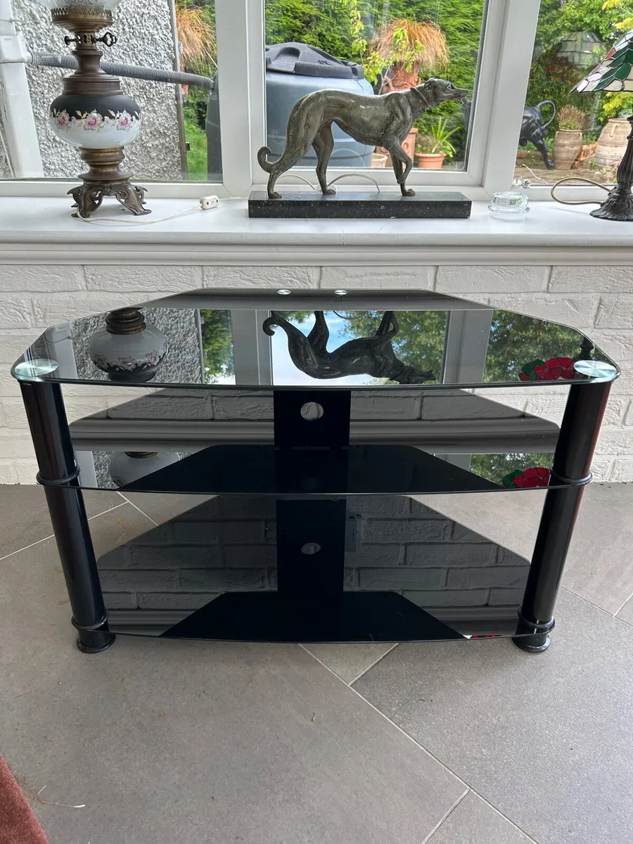 TV stand - Image 1