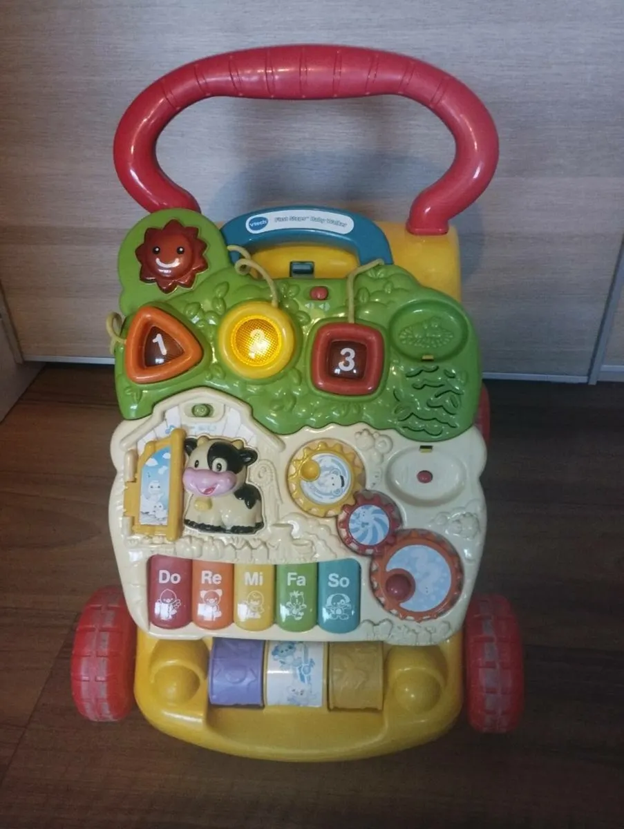 Assortment of children's toys - Image 1