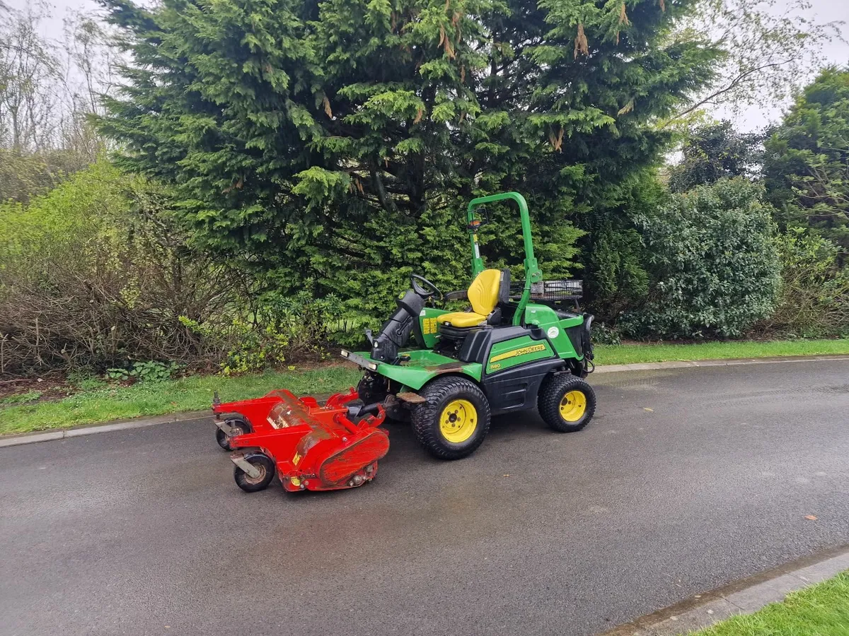 John Deere 1580 Ride on Mower Lawnmower - Image 1