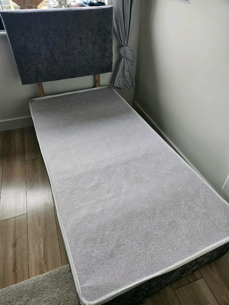 Single bed - Image 1