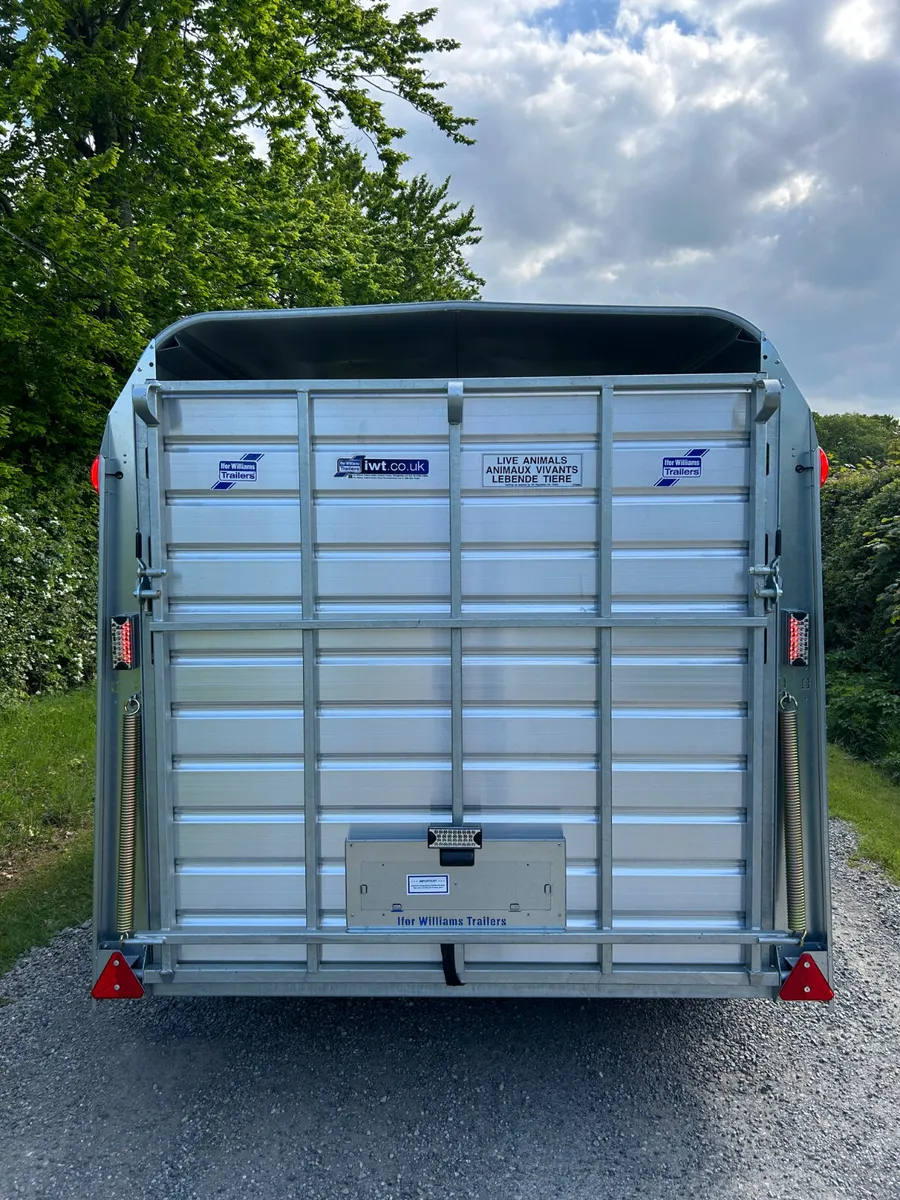 New Ifor Williams TA510 12ft Livestock Trailer - Image 3