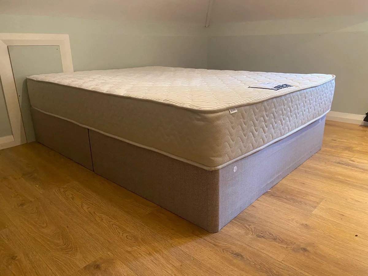 Double bed - Image 2