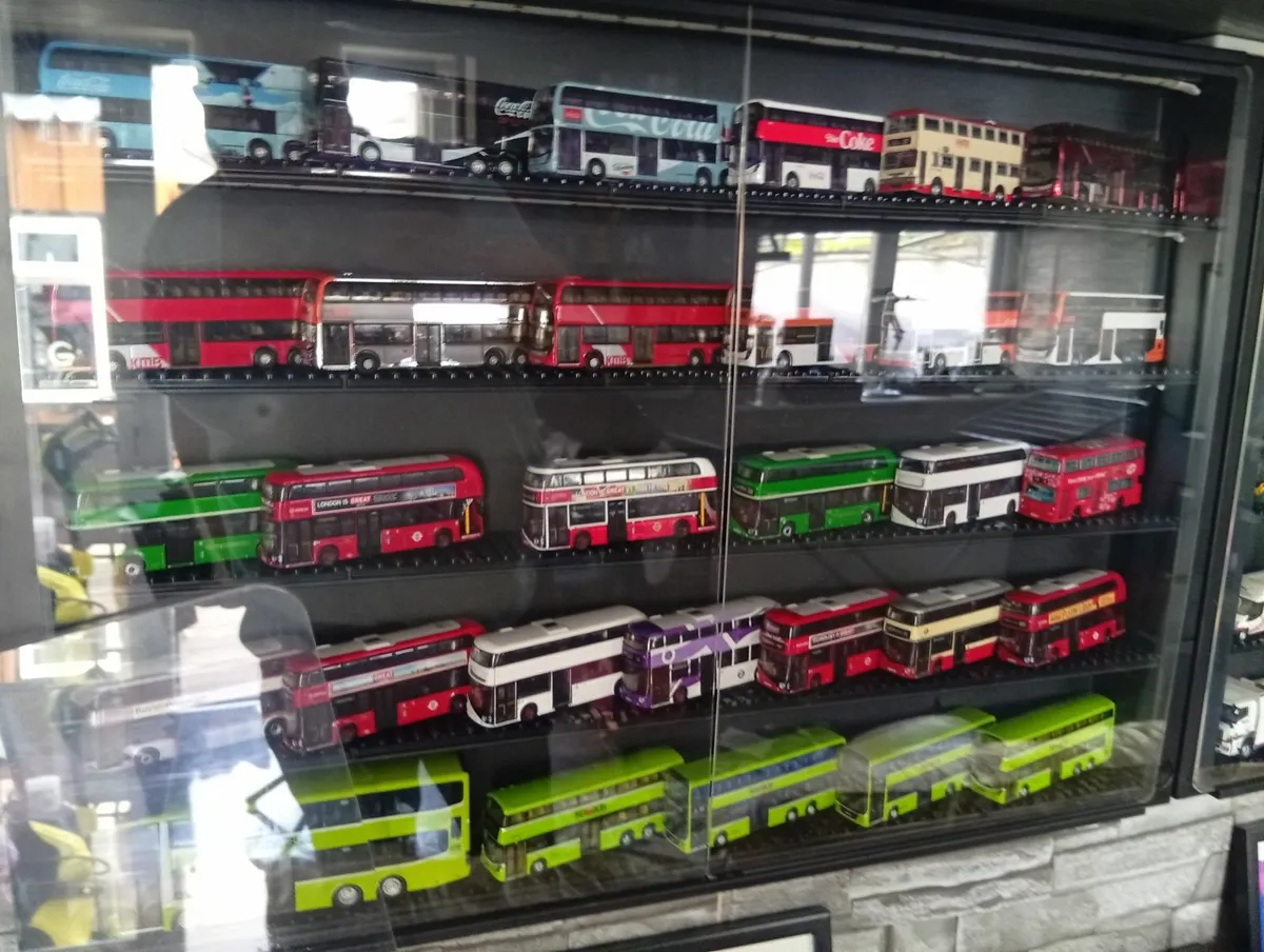 1:110 scale diecast bus models - Image 4