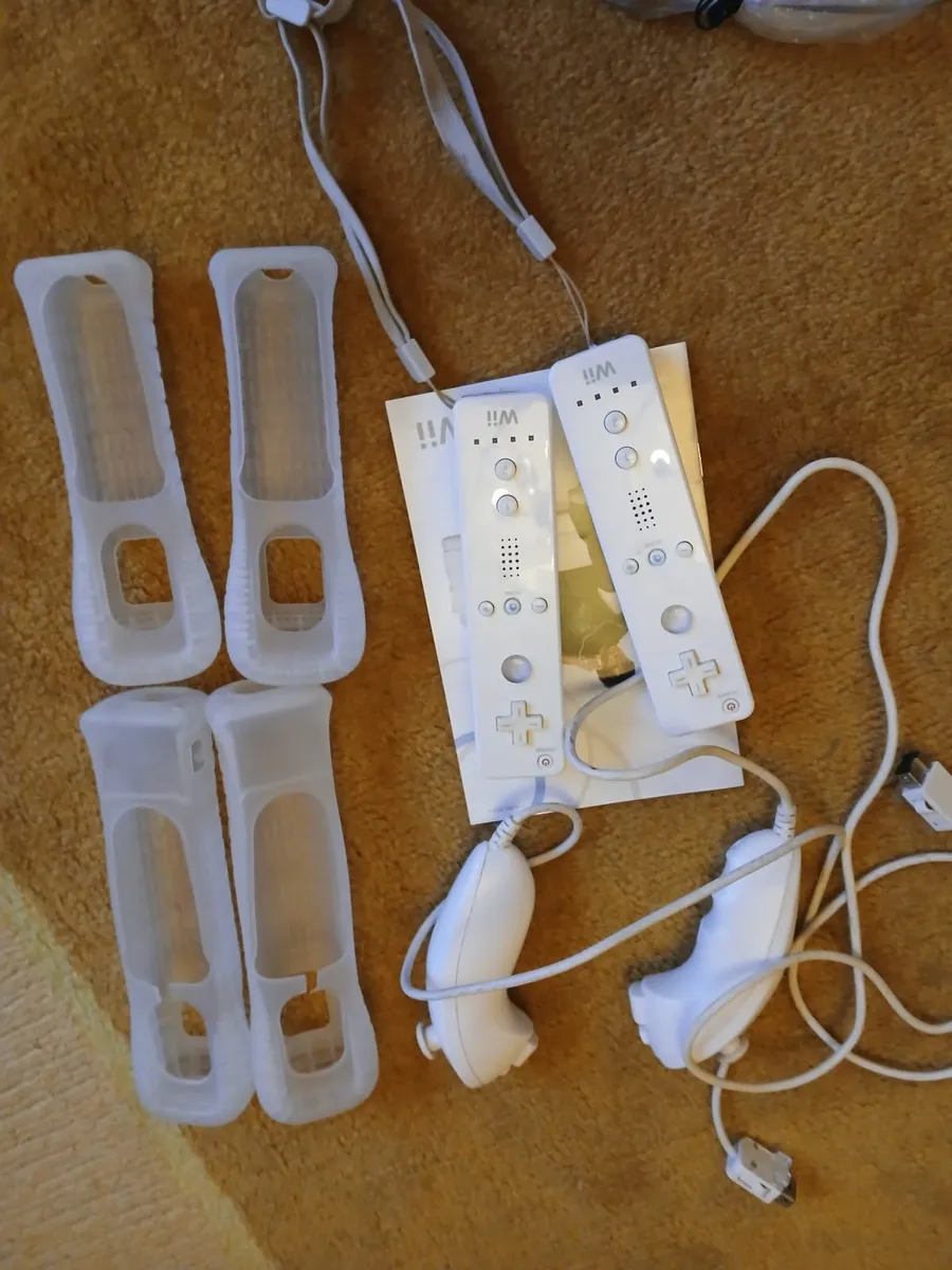 WII console and cables plus controllers and WII sp - Image 4
