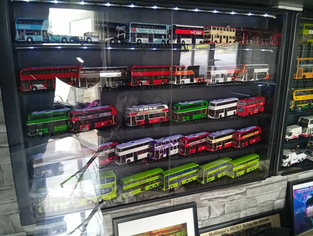 1:110 scale diecast bus models - Image 1