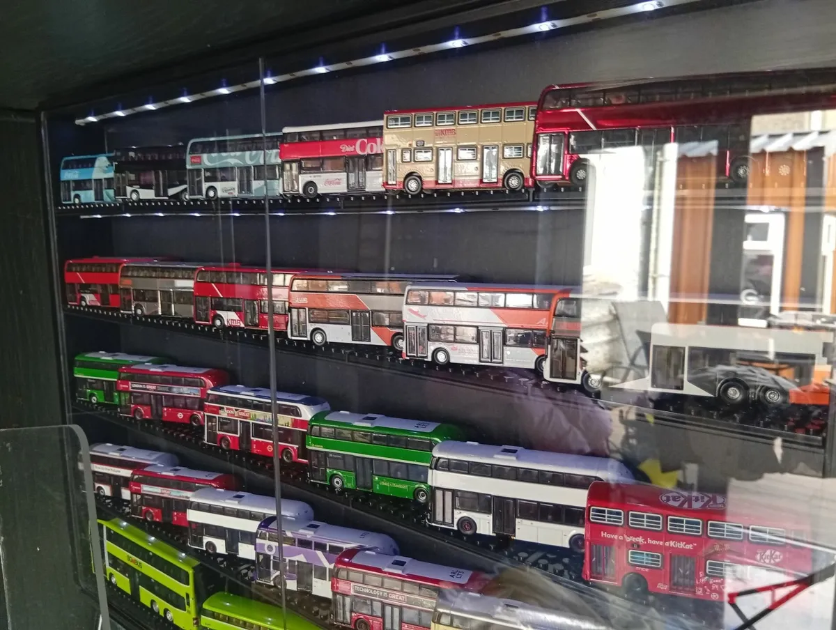 1:110 scale diecast bus models - Image 2