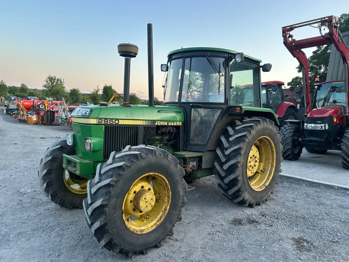 1990 John Deere 2850 4wd - Image 1