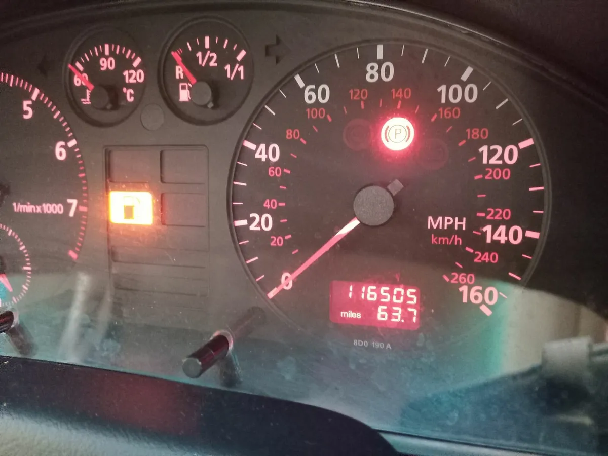 Audi A4 1996 - Image 1