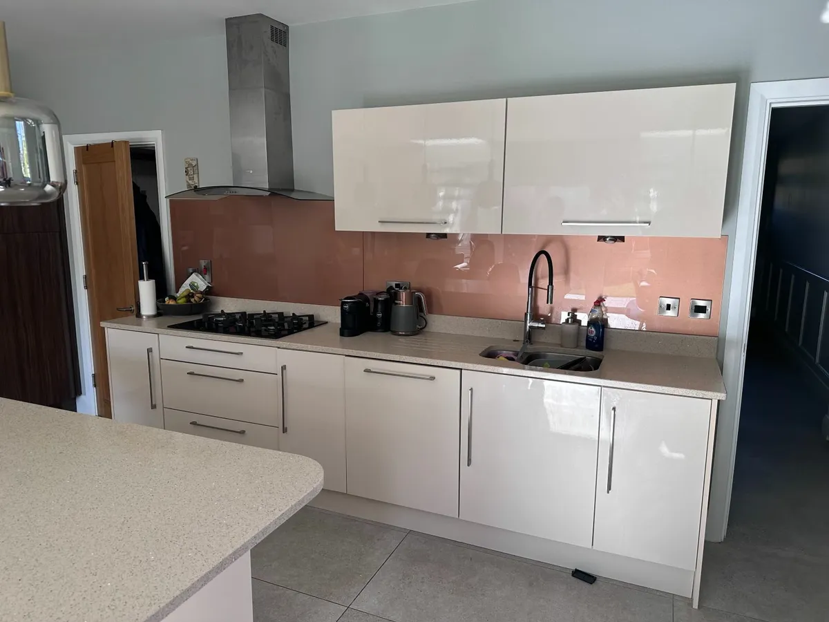 Modern Kitchen for sale - Image 1