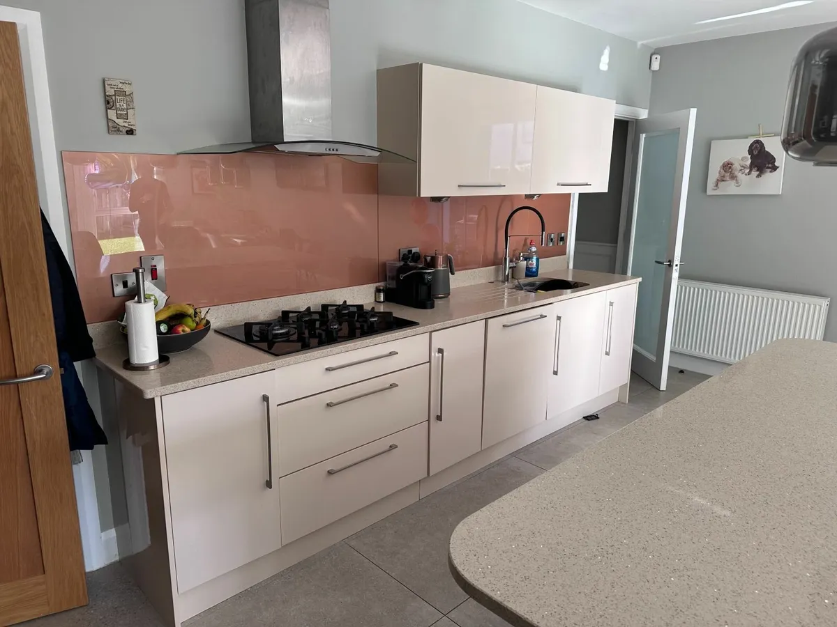 Modern Kitchen for sale - Image 2