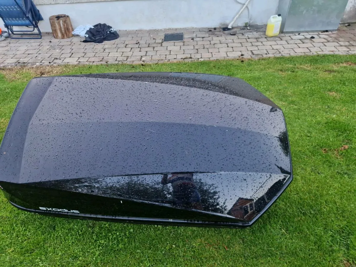 Roof box - Image 2