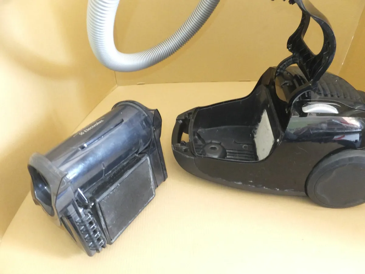 ELECTROLUX vacuum cleaner - Image 2