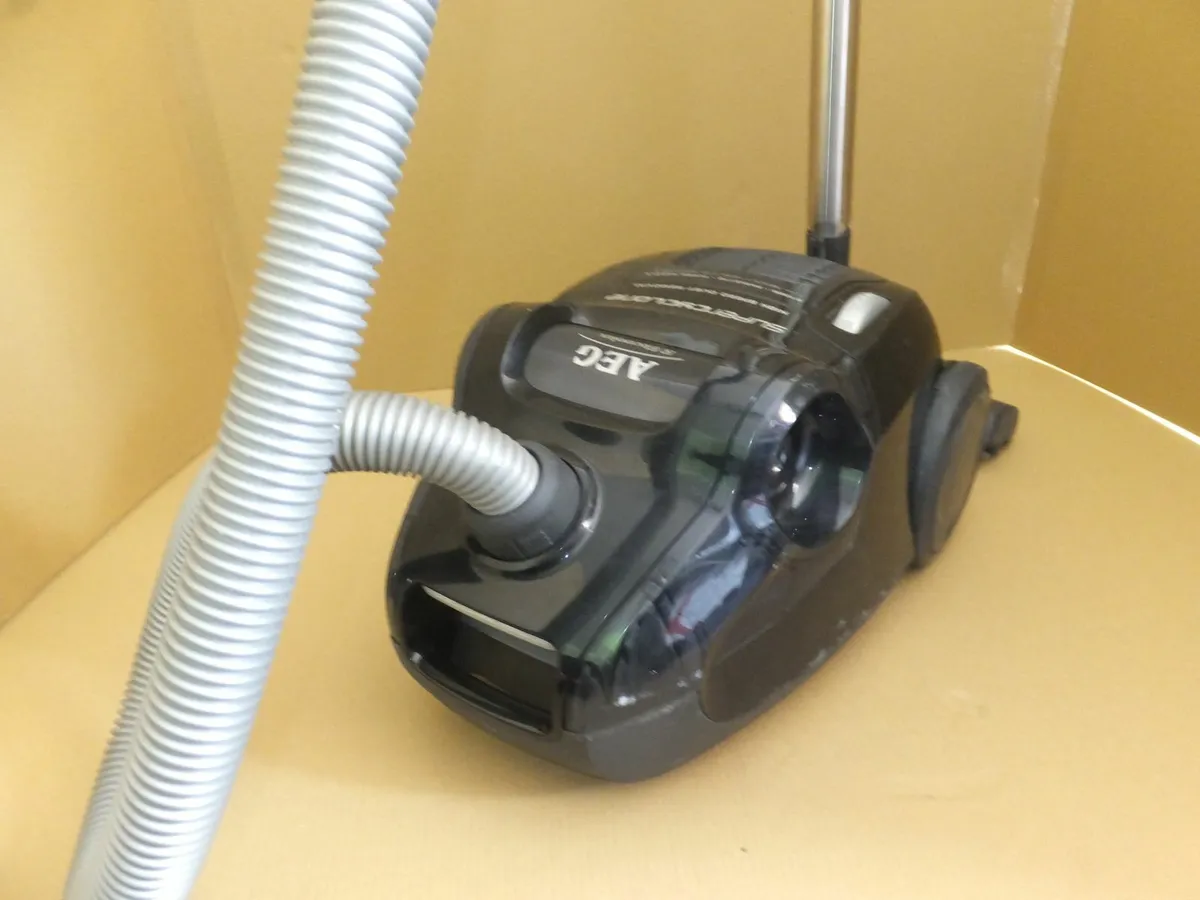 ELECTROLUX vacuum cleaner - Image 1