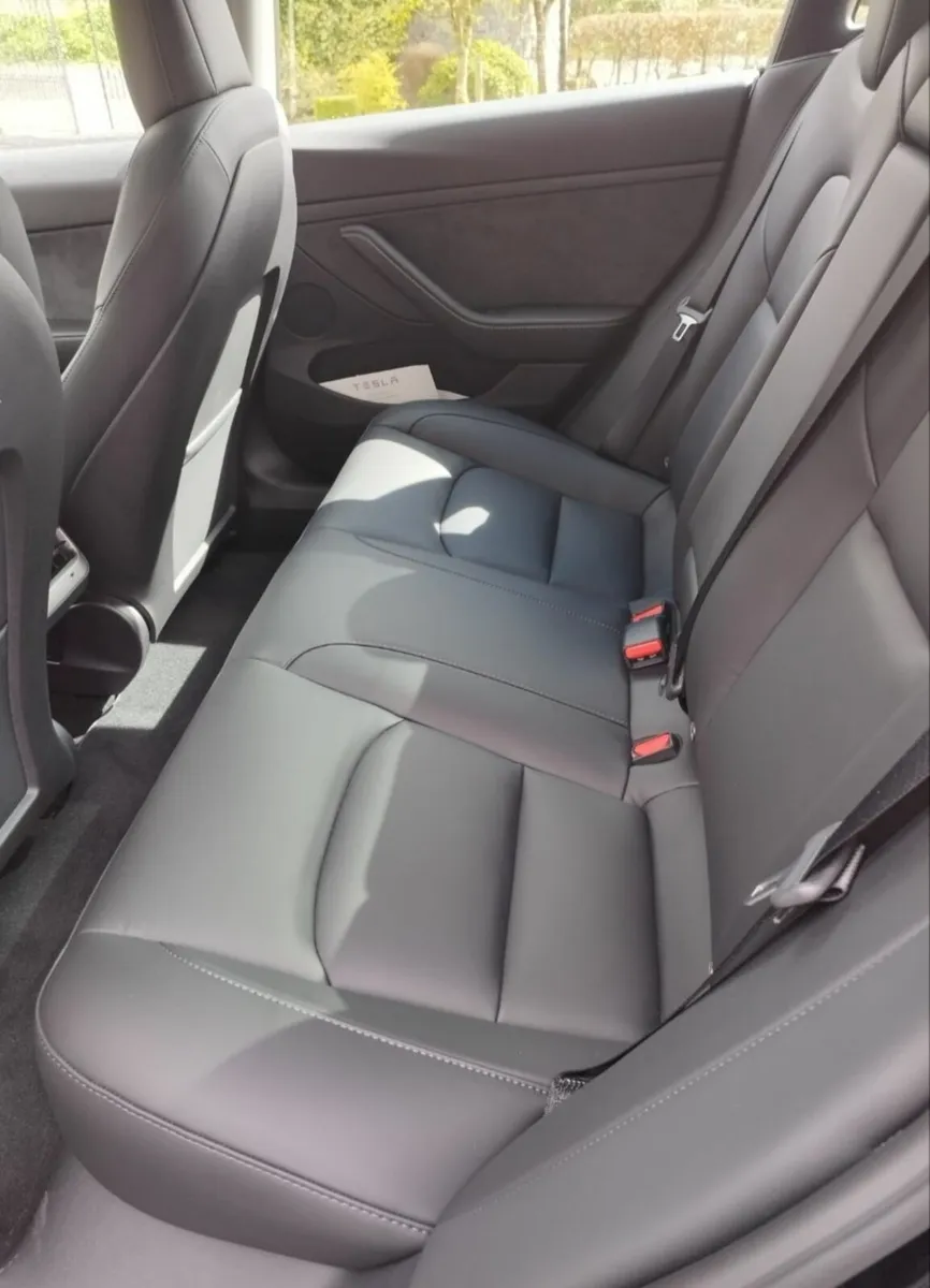 Tesla Model 3 2023 Black 94% battery health - Image 2
