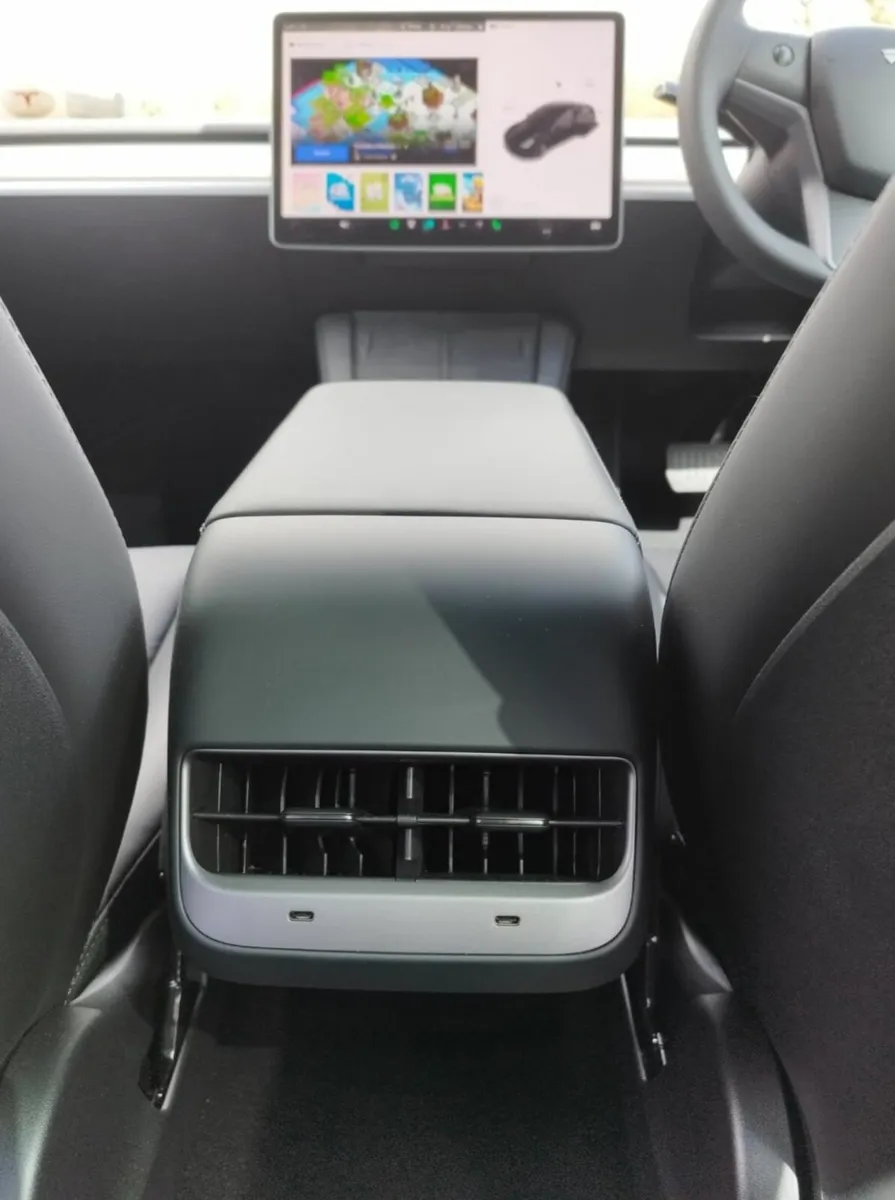 Tesla Model 3 2023 Black 94% battery health - Image 3