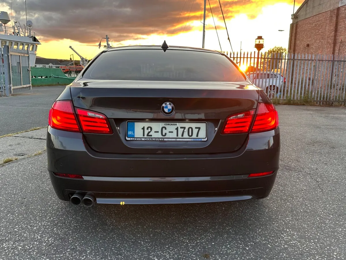 BMW 5-Series 2012 - Image 2