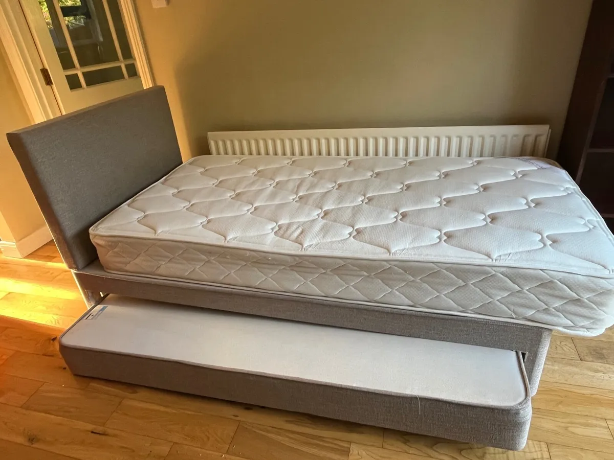 Single bed with rollaway bed underneath - Image 1