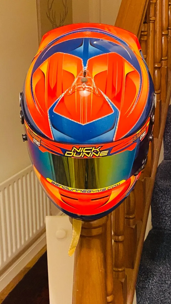 Arai GP6 helmet only been used 2 times - Image 4