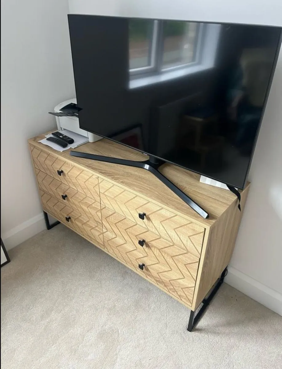 Chest of Drawers and 2 x matching bedside lockers - Image 4