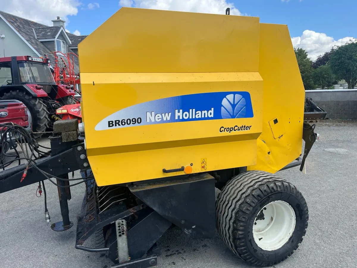 New Holland  BR6090 - Image 2