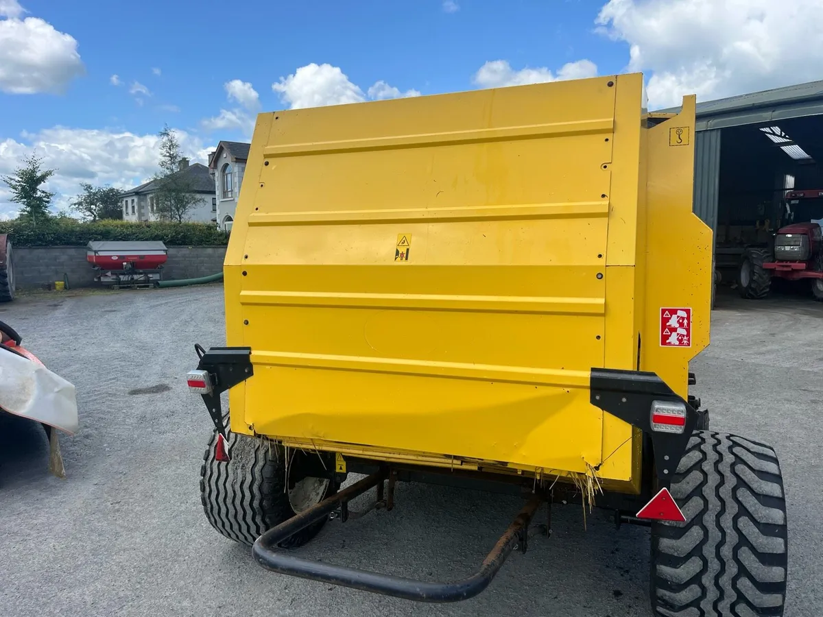 New Holland  BR6090 - Image 4