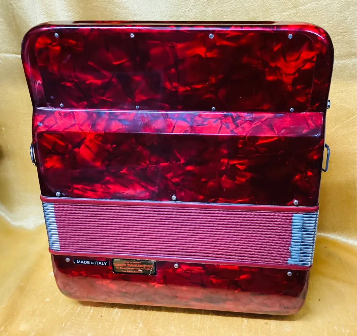 V SOPRANI C#/D 4 VOICE BUTTON ACCORDION USED - Image 4