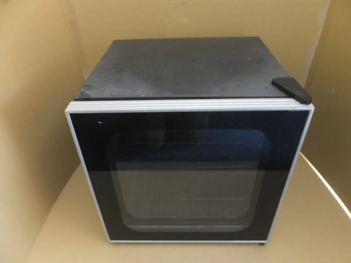 Mini drinks fridge - Image 3