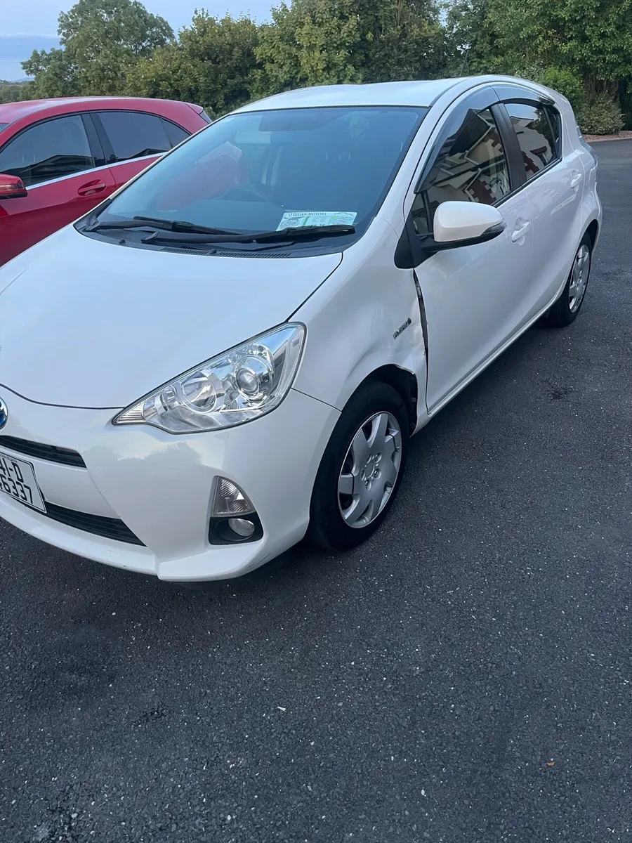 2014 Toyota Aqua - Image 2