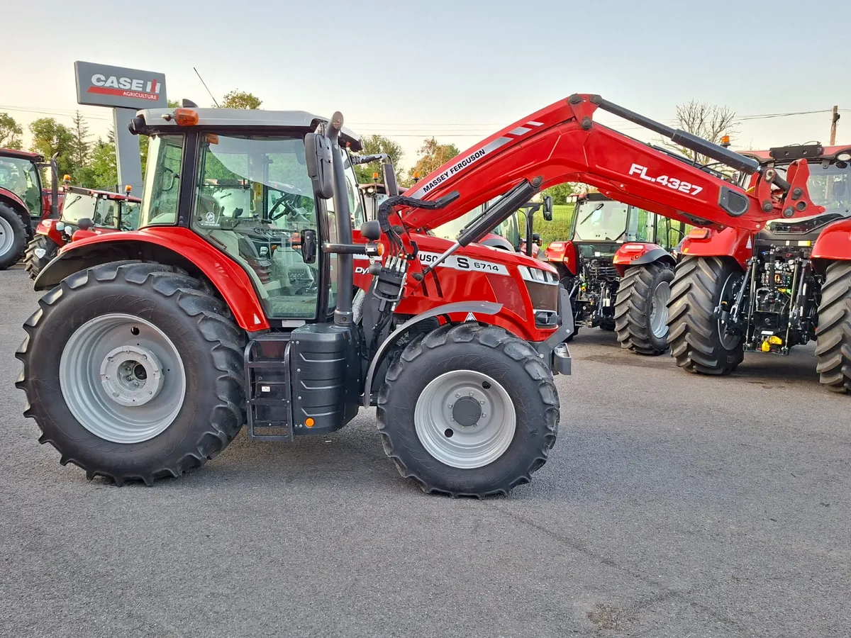 2022 MASSEY FERGUSON 6714S & LOADER - Image 3