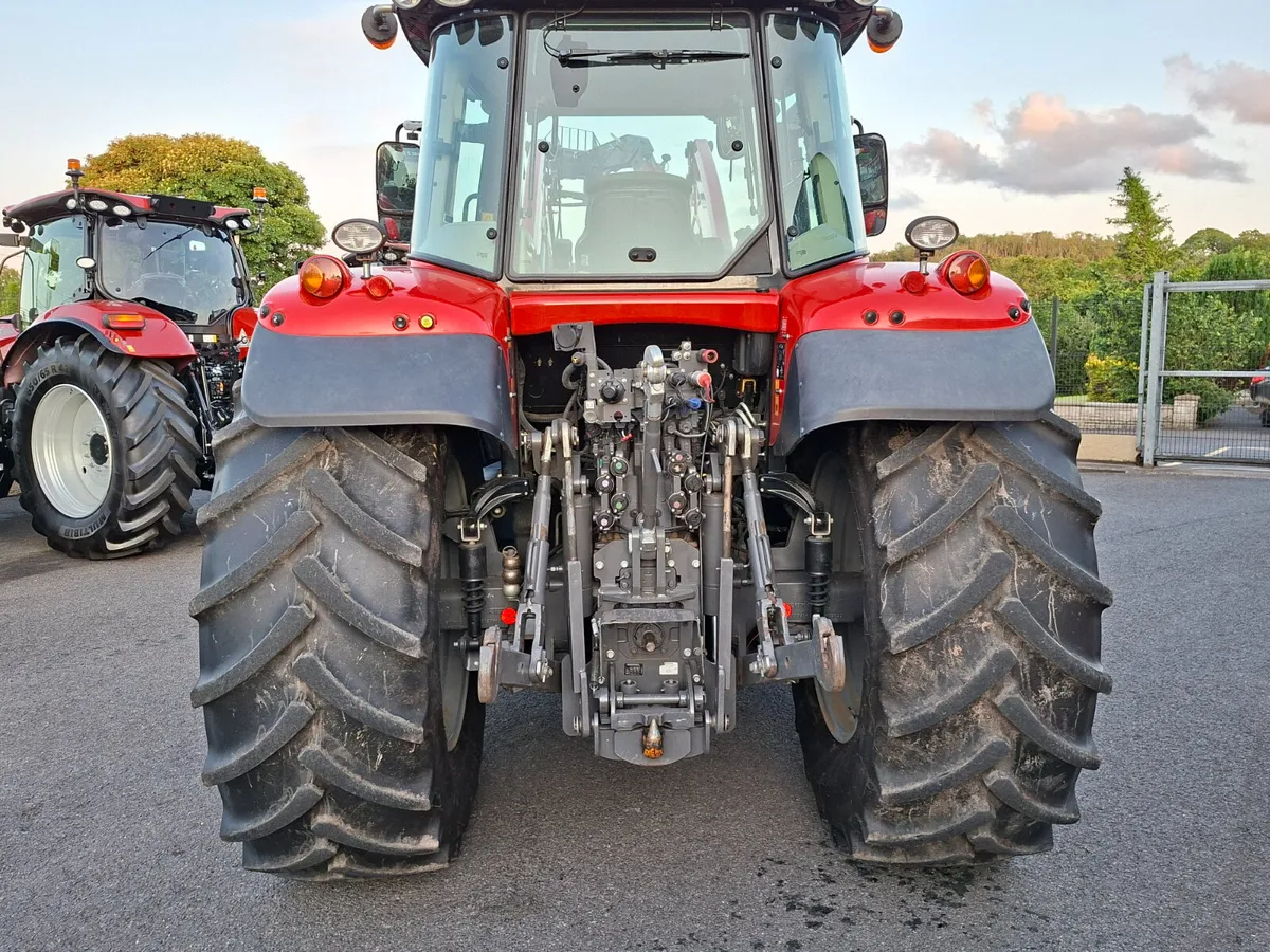 2022 MASSEY FERGUSON 6714S & LOADER - Image 4