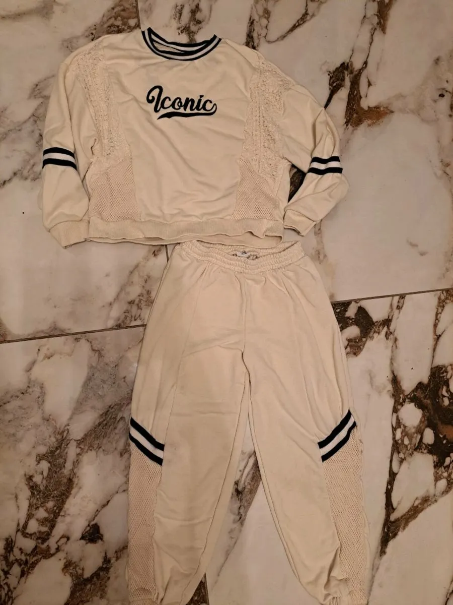 River Island girls 7-8 tracksuit - Image 1