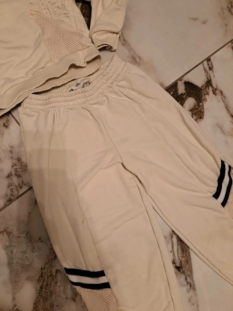 River Island girls 7-8 tracksuit - Image 3