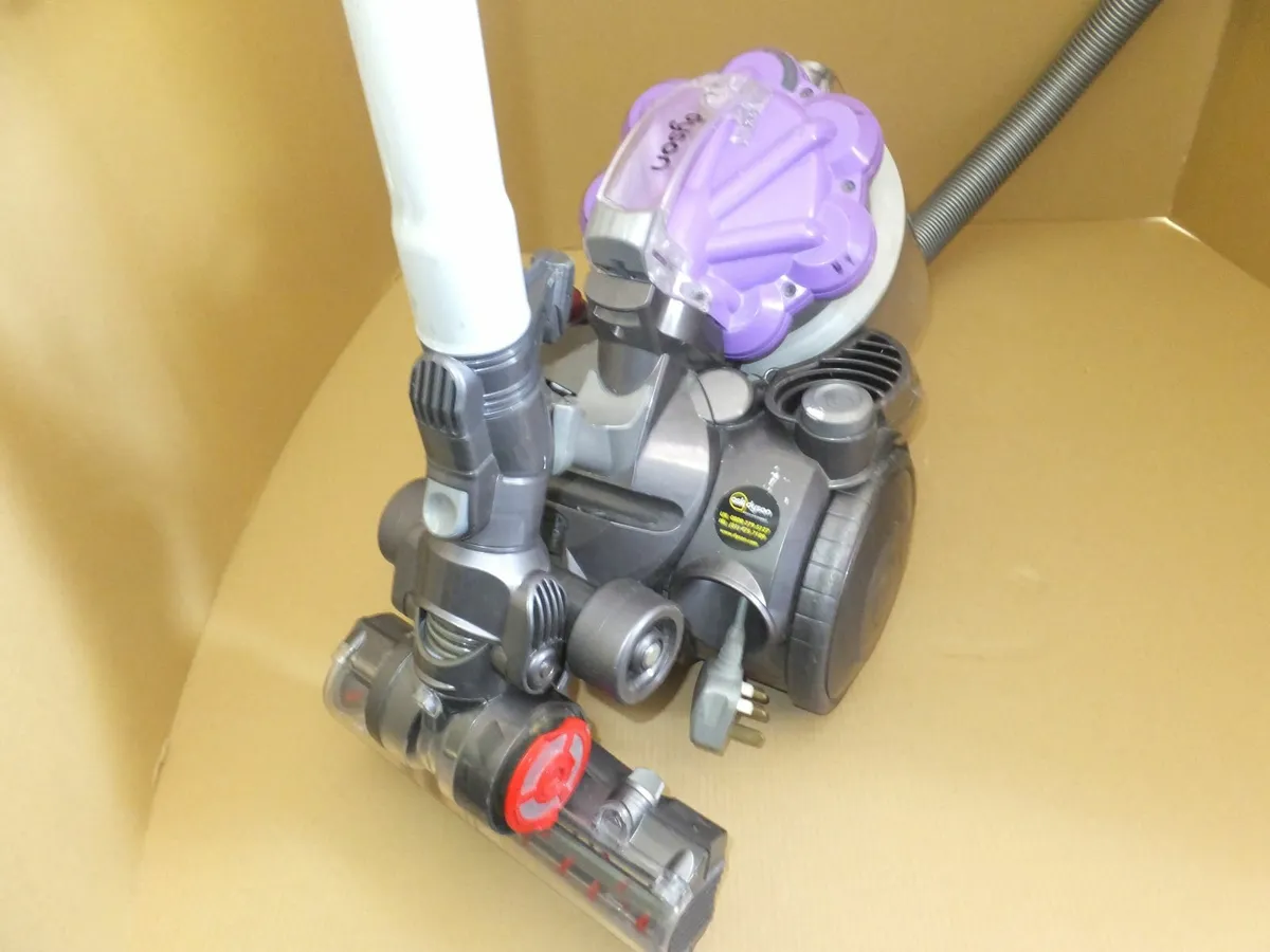 DYSON vacuum cleaner - Image 4