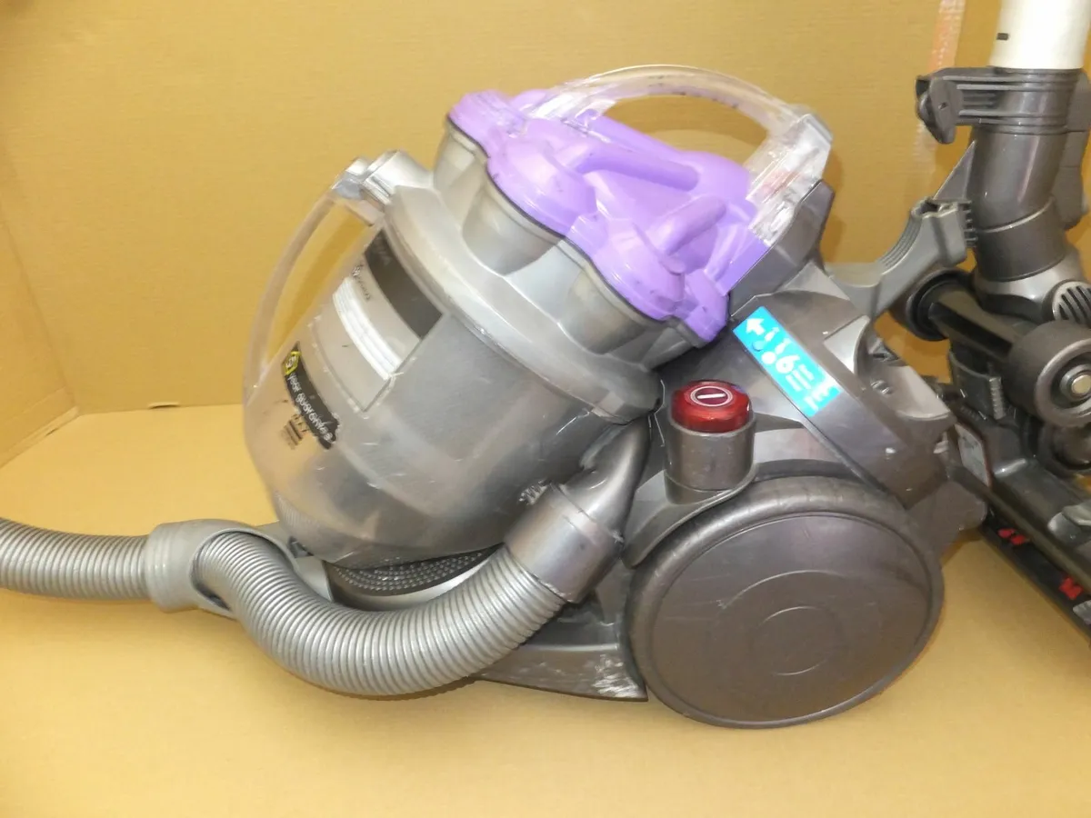 DYSON vacuum cleaner - Image 2