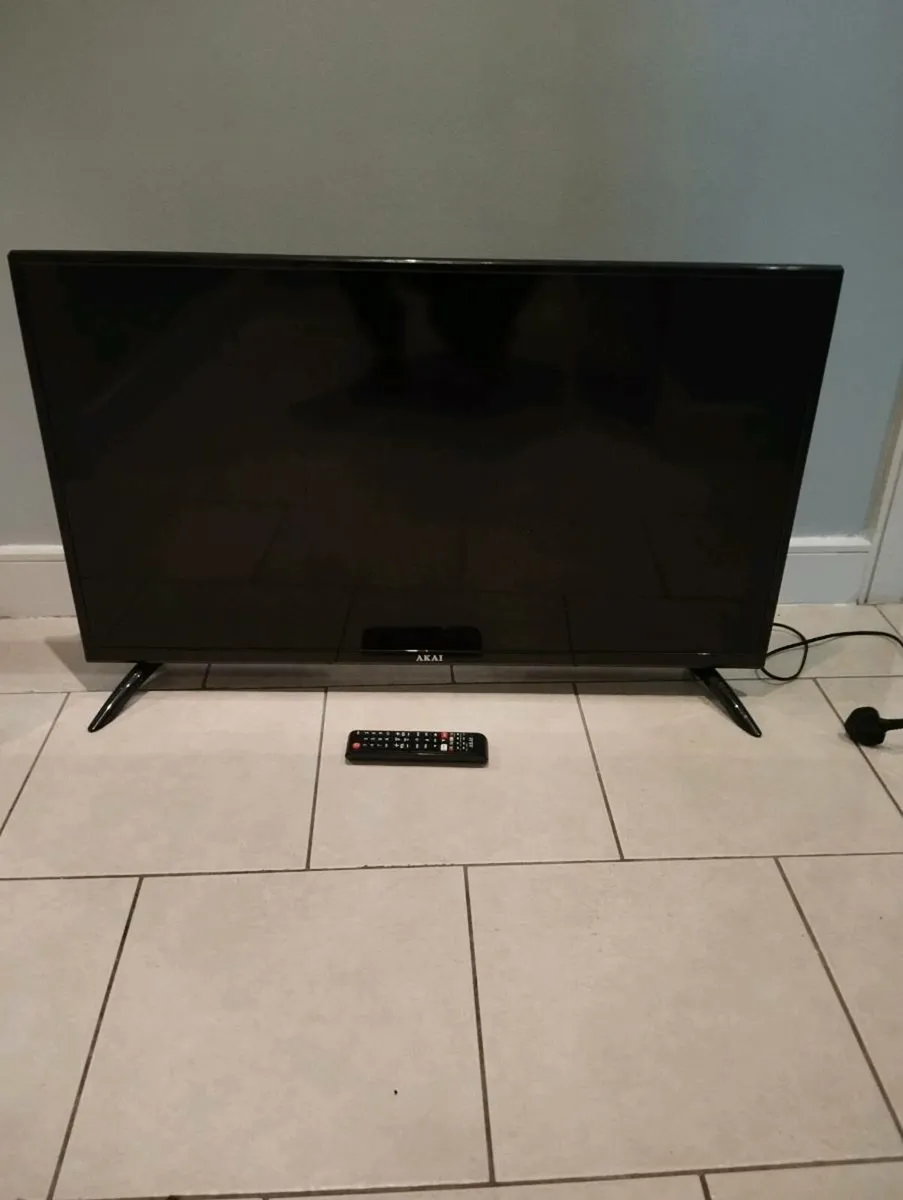 Akai 40" smart TV - Image 1