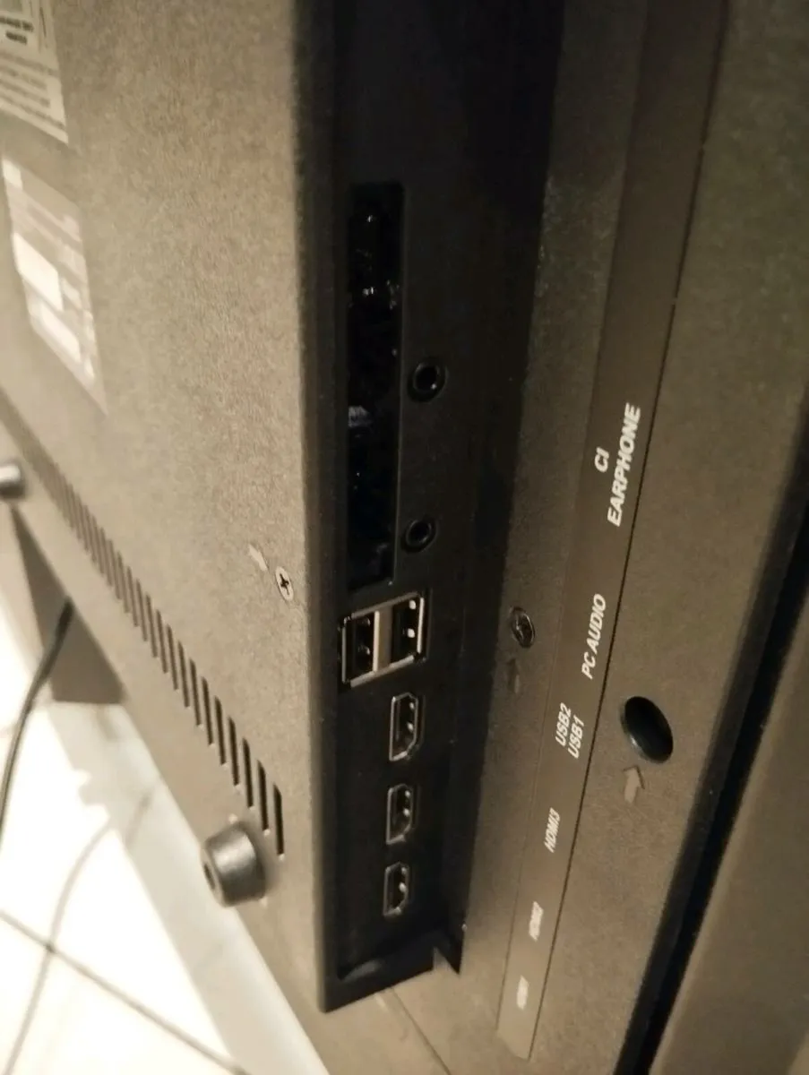 Akai 40" smart TV - Image 3