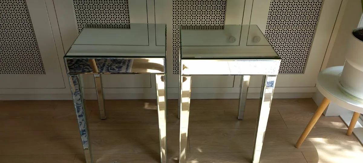 Two mirrored side tables - Image 2